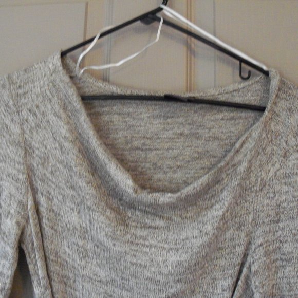 sweater - Picture 2 of 4